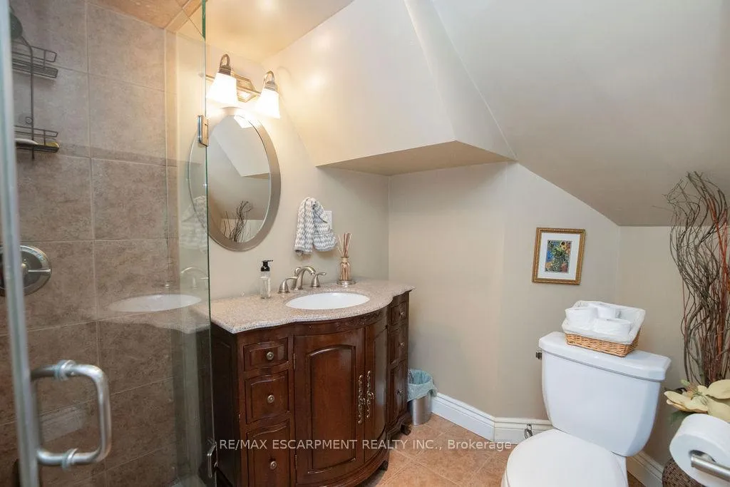 Photo 16 of 10 Shadeland Crescent, Hamilton, Stoney Creek — HOMEH