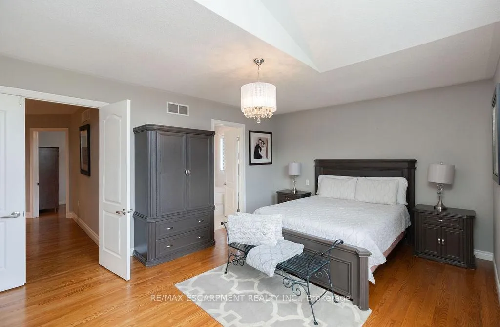 Photo 17 of 10 Shadeland Crescent, Hamilton, Stoney Creek — HOMEH