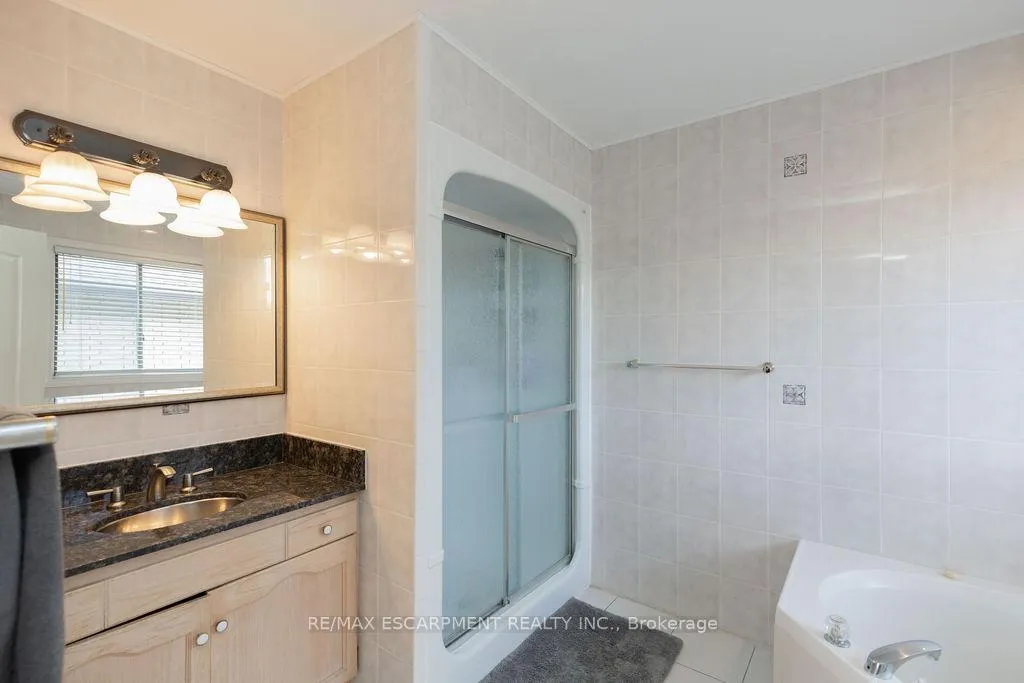 Photo 19 of 10 Shadeland Crescent, Hamilton, Stoney Creek — HOMEH