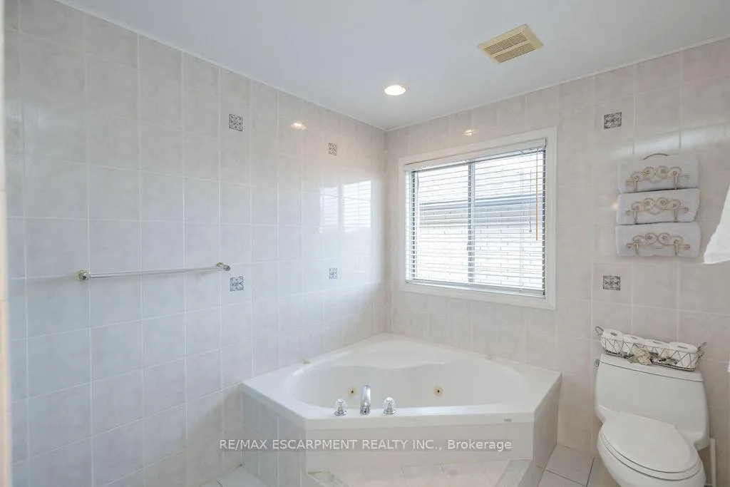 Photo 21 of 10 Shadeland Crescent, Hamilton, Stoney Creek — HOMEH