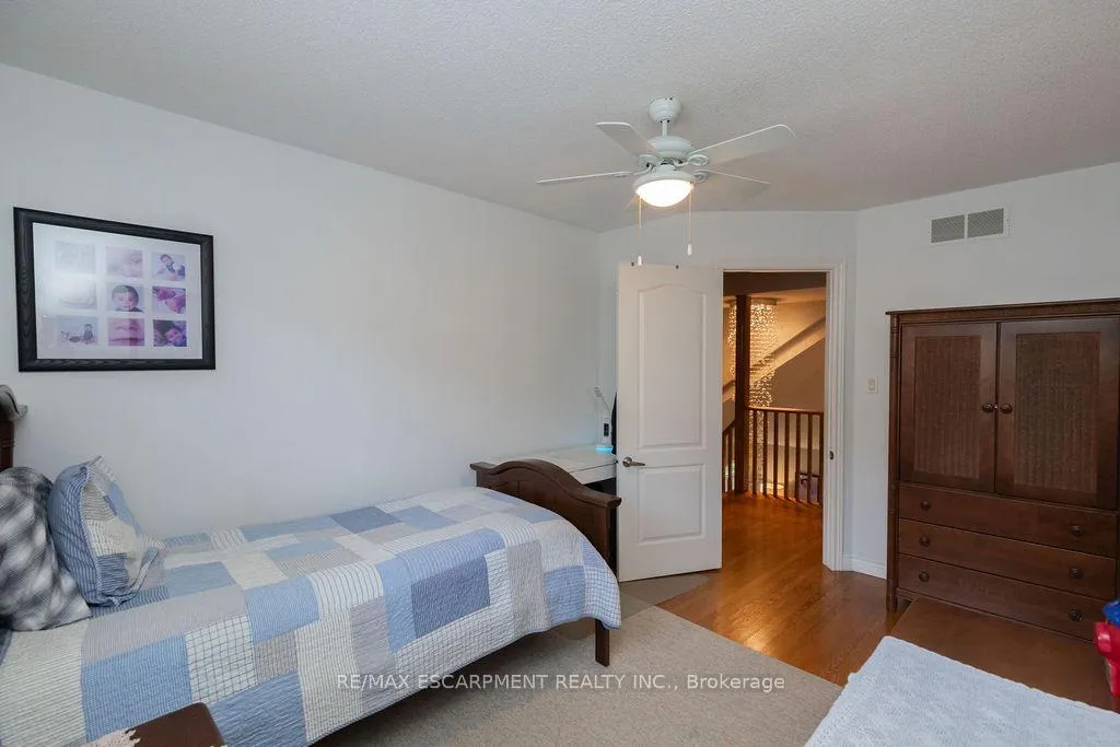 Photo 22 of 10 Shadeland Crescent, Hamilton, Stoney Creek — HOMEH