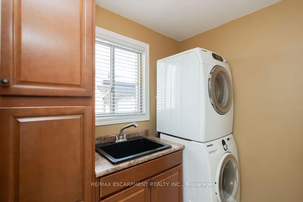 Photo 29 of 10 Shadeland Crescent, Hamilton, Stoney Creek — HOMEH