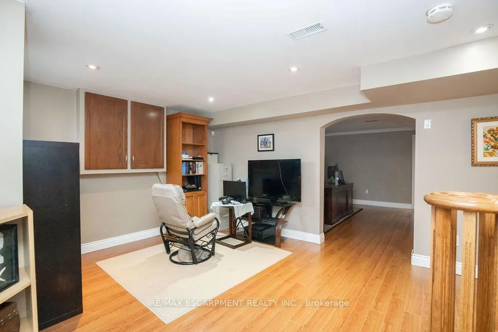 Photo 32 of 10 Shadeland Crescent, Hamilton, Stoney Creek — HOMEH