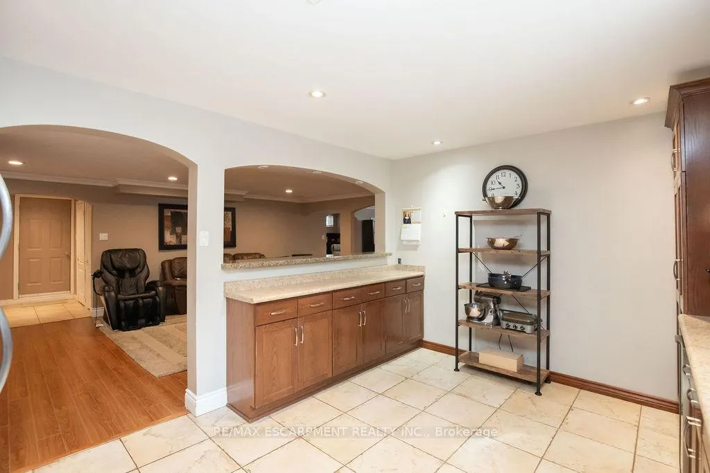 Photo 33 of 10 Shadeland Crescent, Hamilton, Stoney Creek — HOMEH
