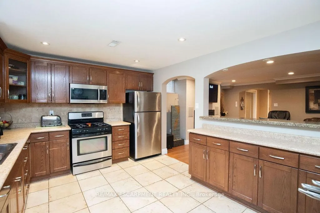 Photo 34 of 10 Shadeland Crescent, Hamilton, Stoney Creek — HOMEH