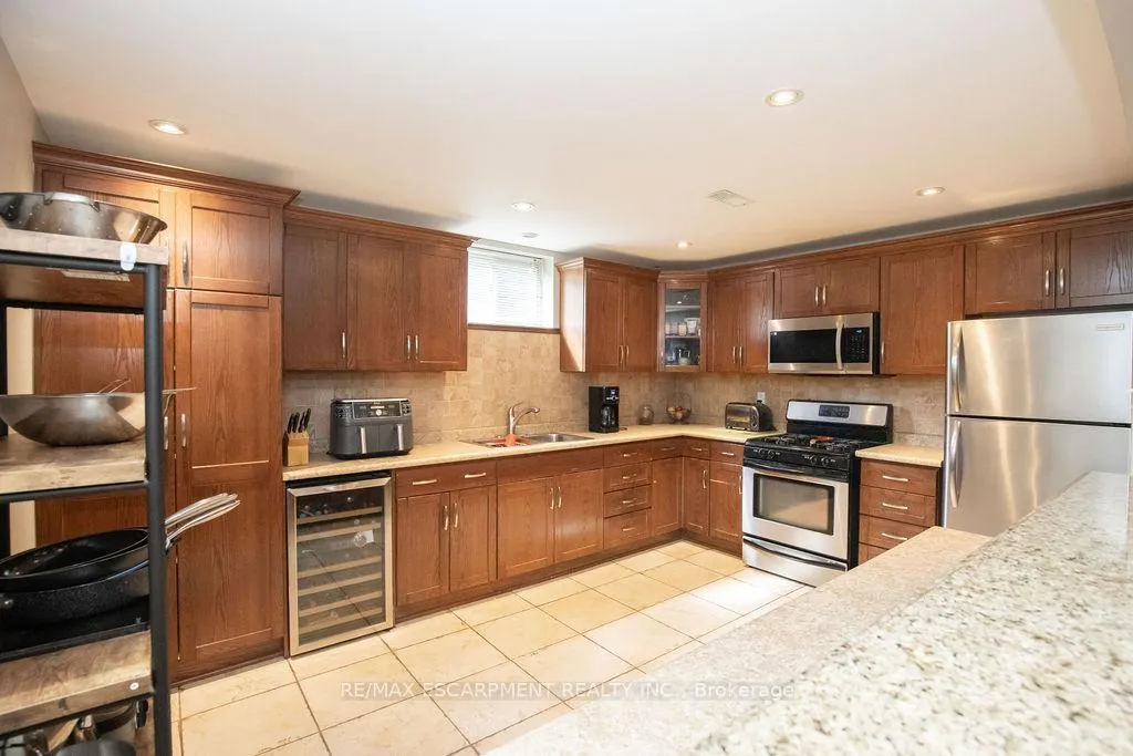 Photo 35 of 10 Shadeland Crescent, Hamilton, Stoney Creek — HOMEH