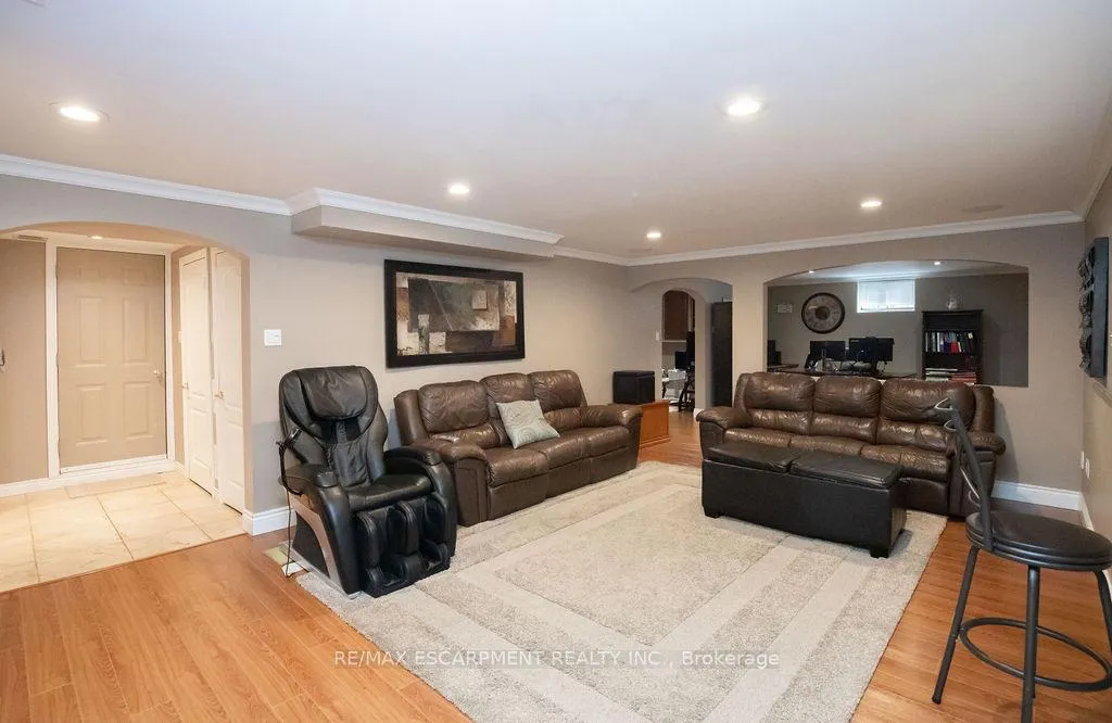 Photo 36 of 10 Shadeland Crescent, Hamilton, Stoney Creek — HOMEH