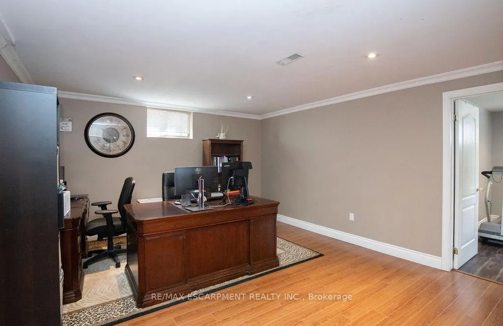 Photo 40 of 10 Shadeland Crescent, Hamilton, Stoney Creek — HOMEH