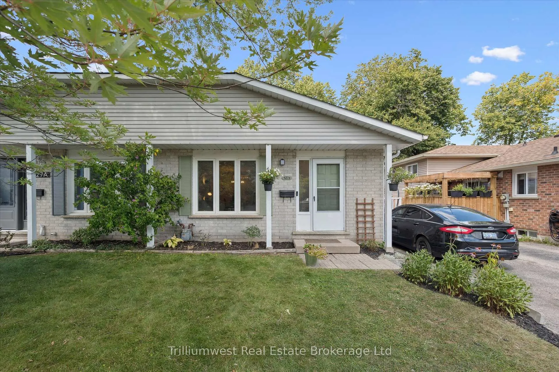 Photo 1 of 427B Dayna Crescent, Waterloo — HOMEH