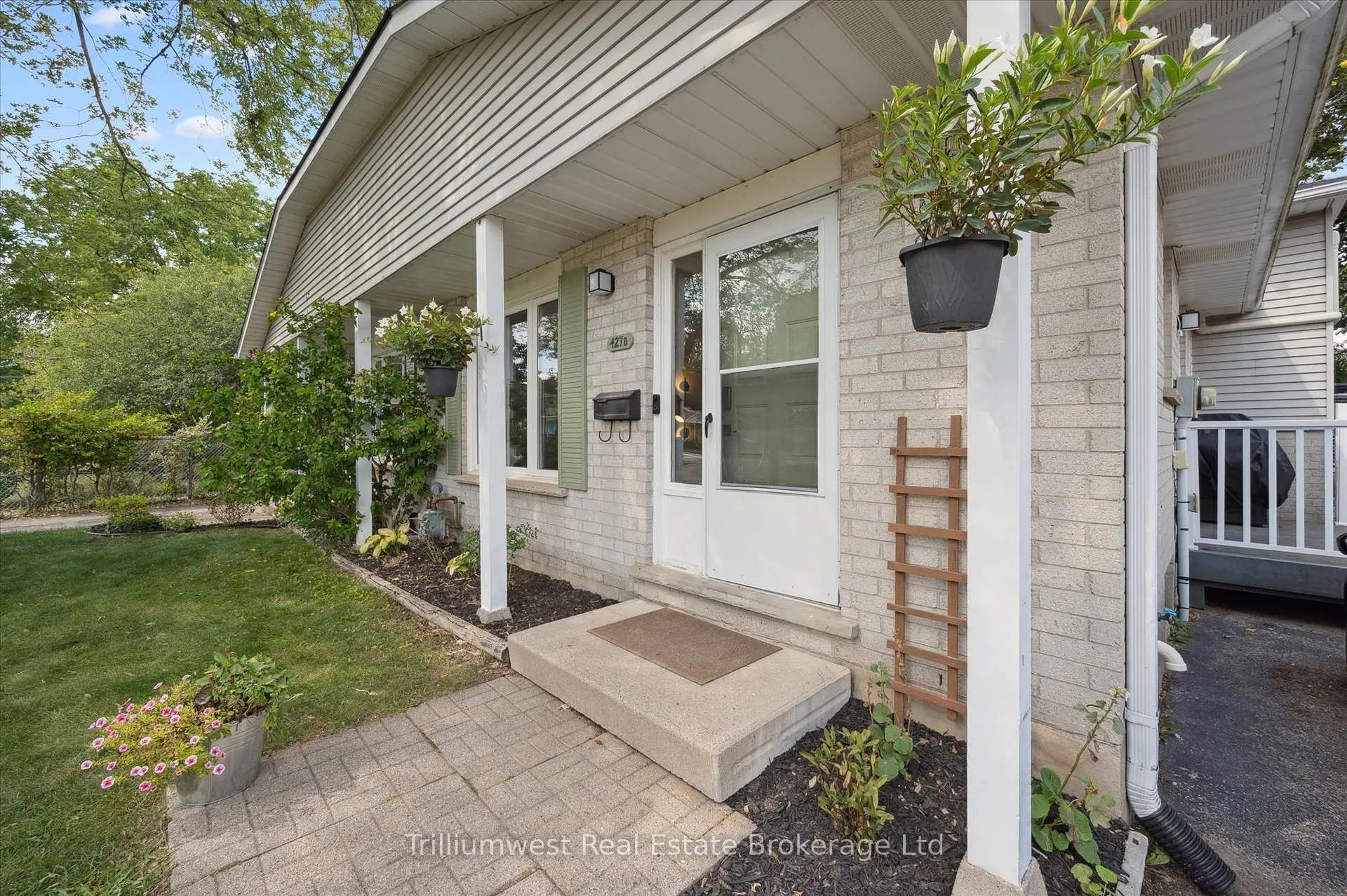 Photo 4 of 427B Dayna Crescent, Waterloo — HOMEH