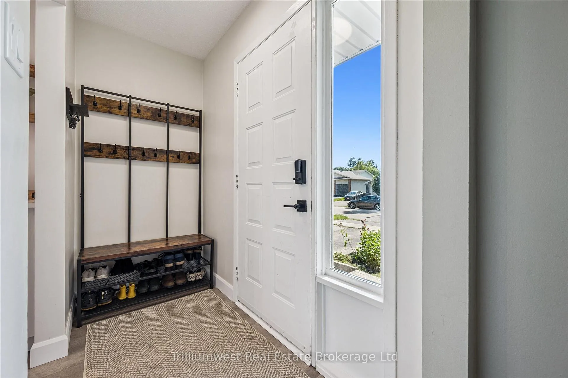 Photo 5 of 427B Dayna Crescent, Waterloo — HOMEH