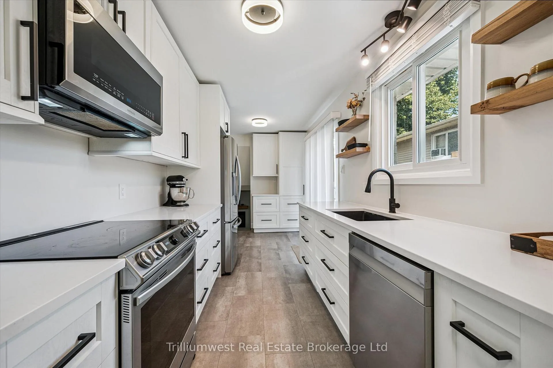 Photo 13 of 427B Dayna Crescent, Waterloo — HOMEH