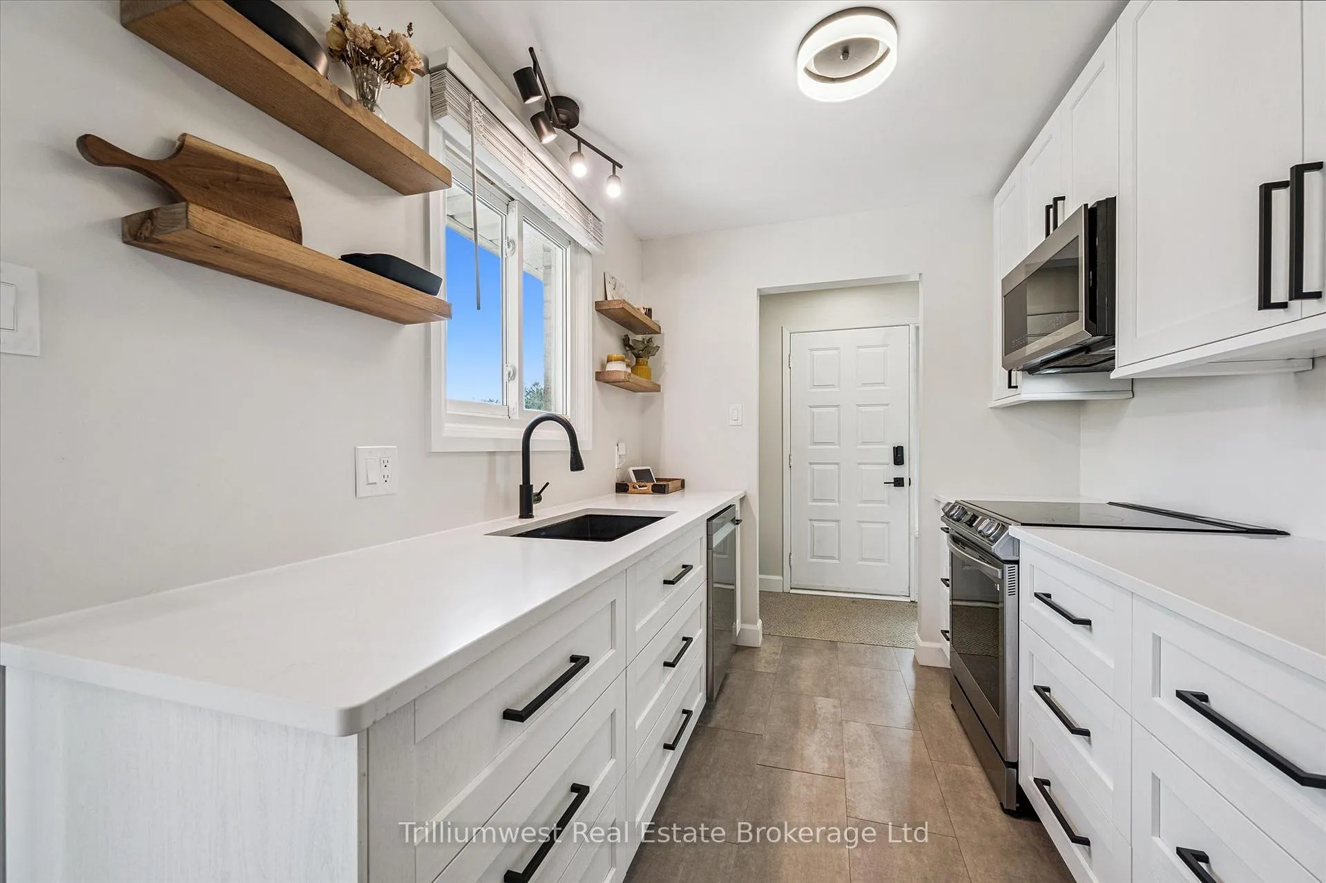 Photo 14 of 427B Dayna Crescent, Waterloo — HOMEH