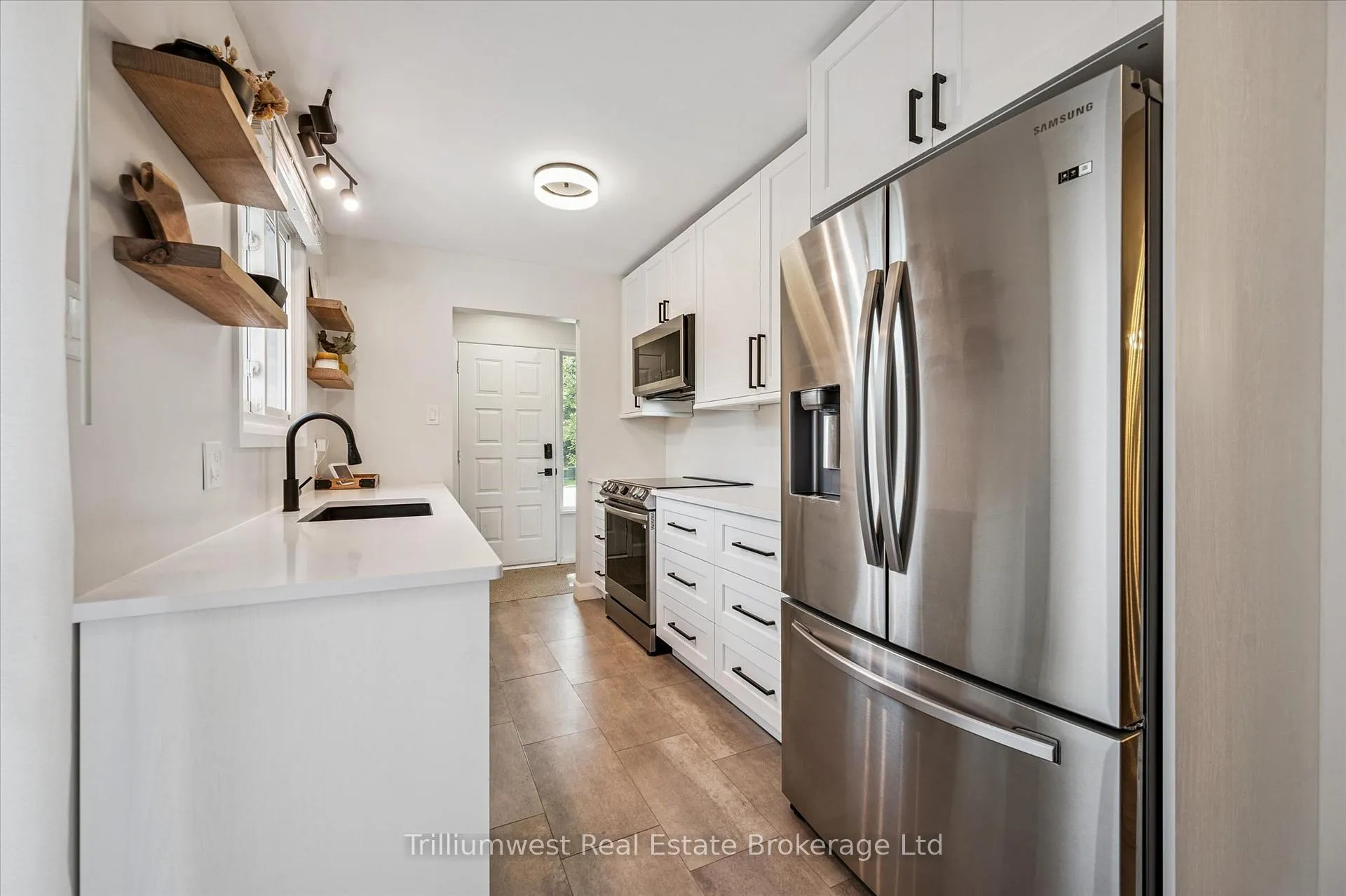 Photo 15 of 427B Dayna Crescent, Waterloo — HOMEH