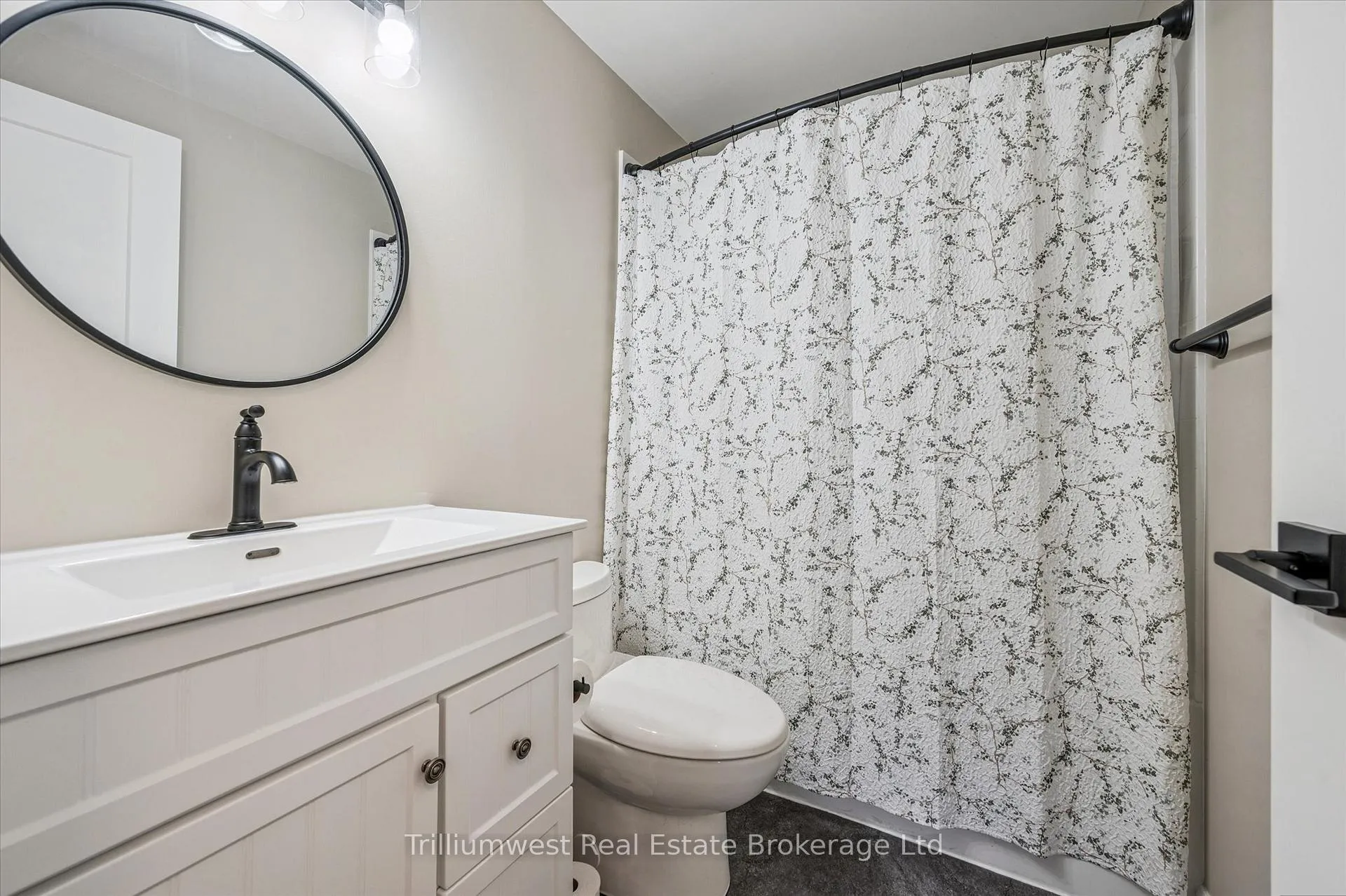Photo 22 of 427B Dayna Crescent, Waterloo — HOMEH