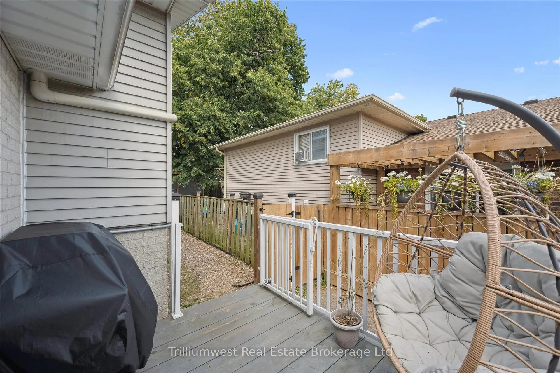 Photo 36 of 427B Dayna Crescent, Waterloo — HOMEH