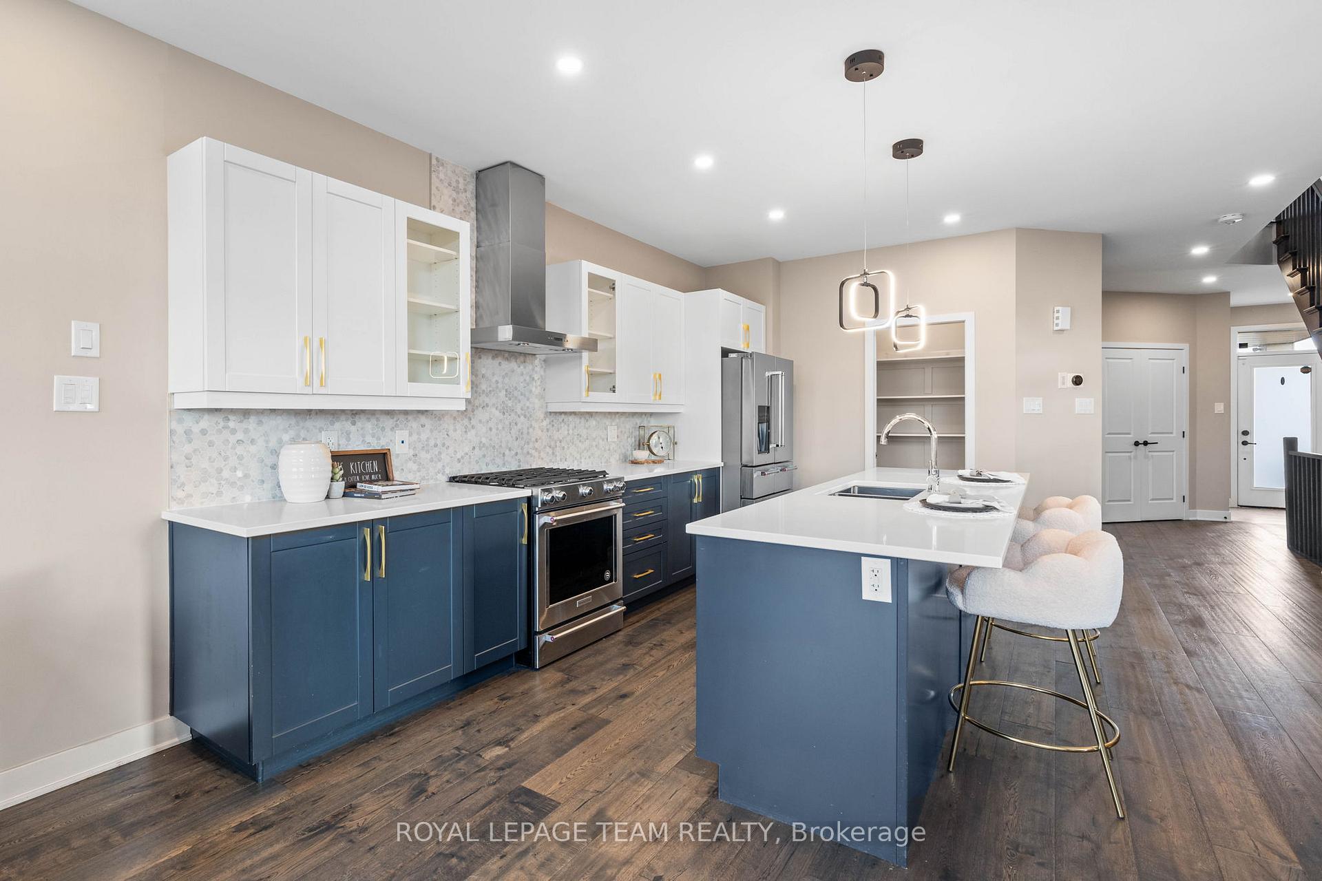 Photo 8 of 210 Taurus Place, Ottawa, Riverside South/Gloucester Glen — HOMEH