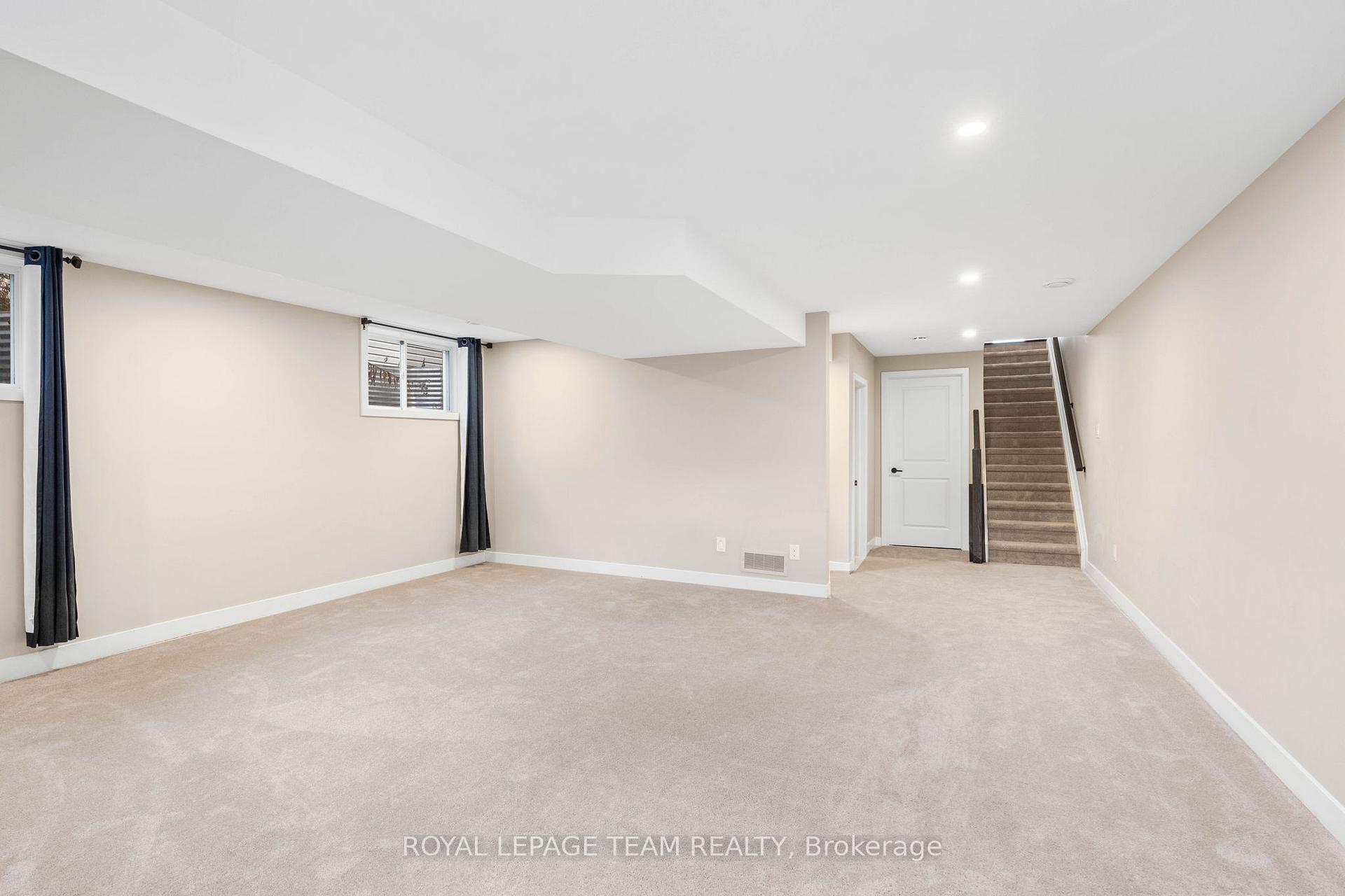 Photo 33 of 210 Taurus Place, Ottawa, Riverside South/Gloucester Glen — HOMEH