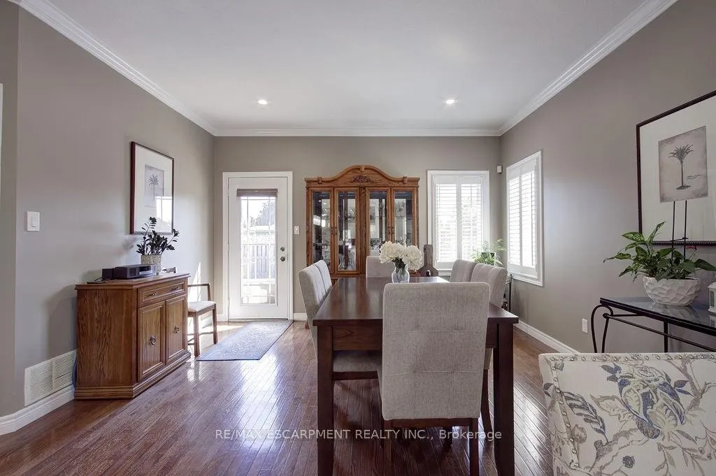 Photo 9 of 44 Irongate Drive, Brant, Paris — HOMEH
