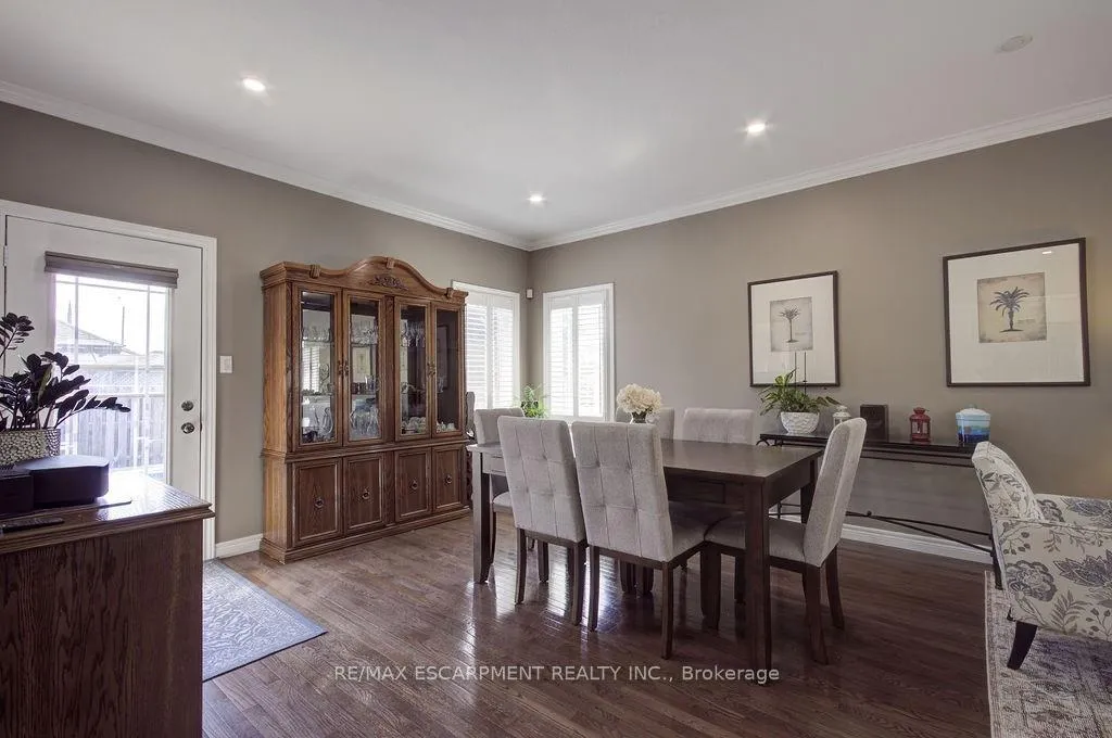 Photo 10 of 44 Irongate Drive, Brant, Paris — HOMEH