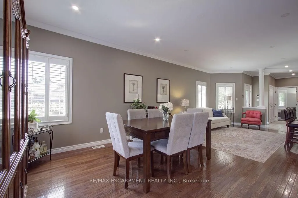 Photo 11 of 44 Irongate Drive, Brant, Paris — HOMEH