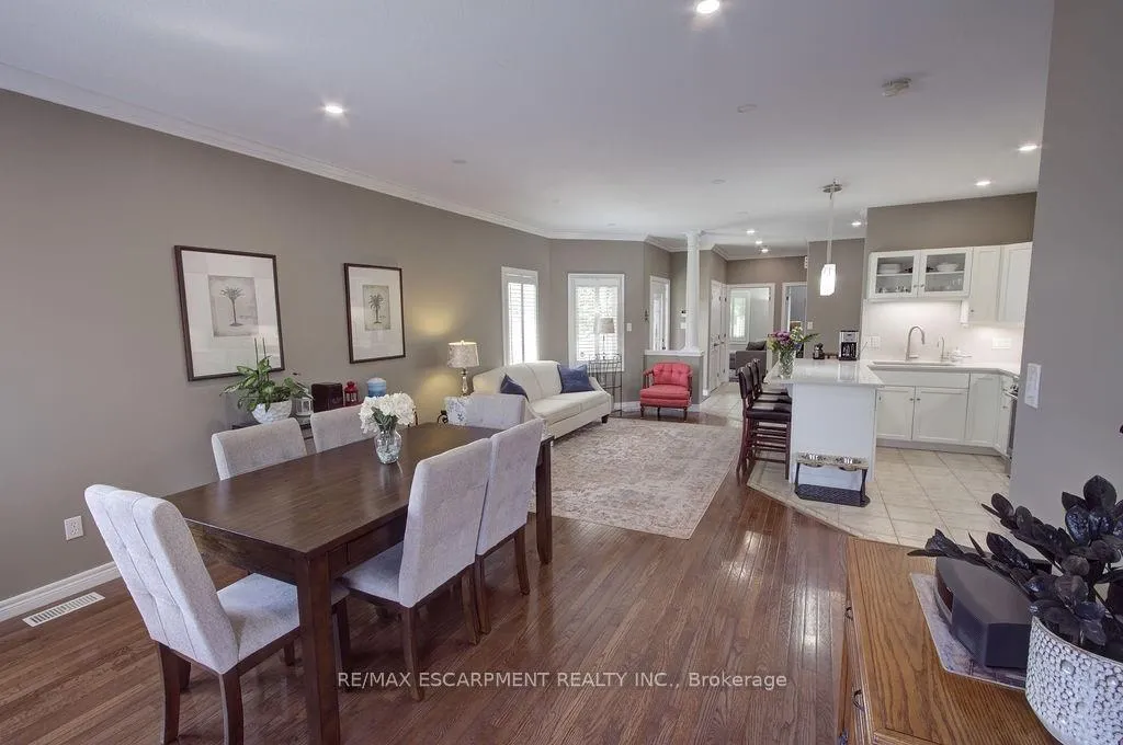 Photo 12 of 44 Irongate Drive, Brant, Paris — HOMEH