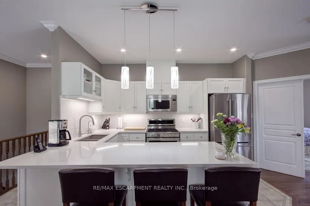 Photo 14 of 44 Irongate Drive, Brant, Paris — HOMEH