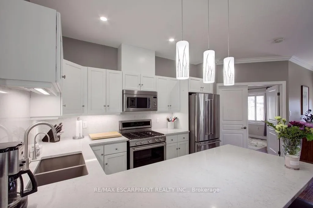Photo 16 of 44 Irongate Drive, Brant, Paris — HOMEH