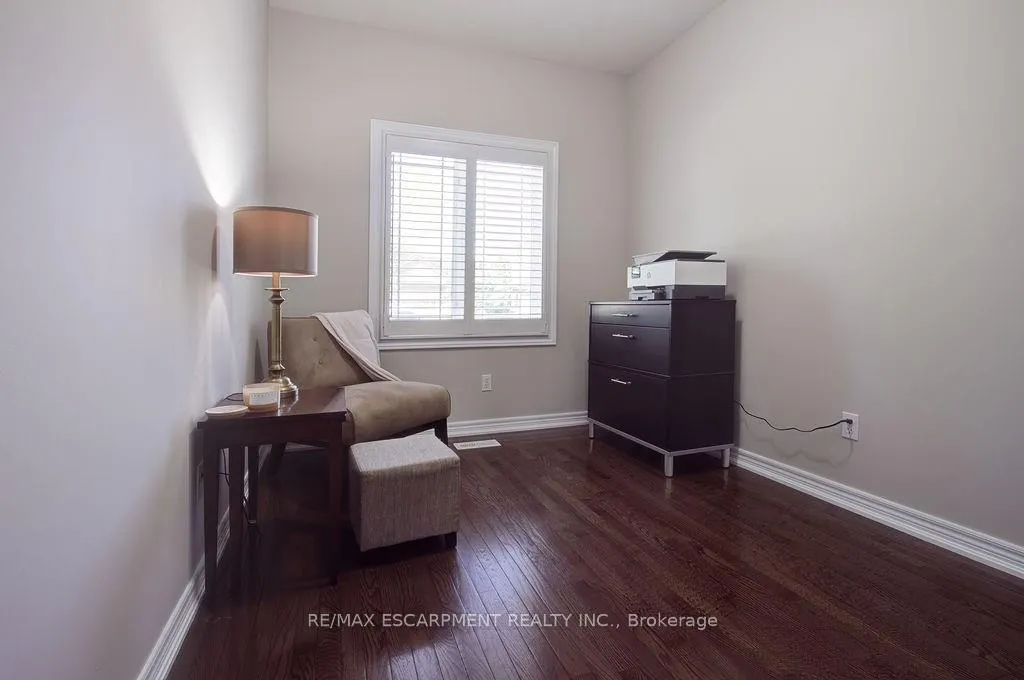 Photo 21 of 44 Irongate Drive, Brant, Paris — HOMEH
