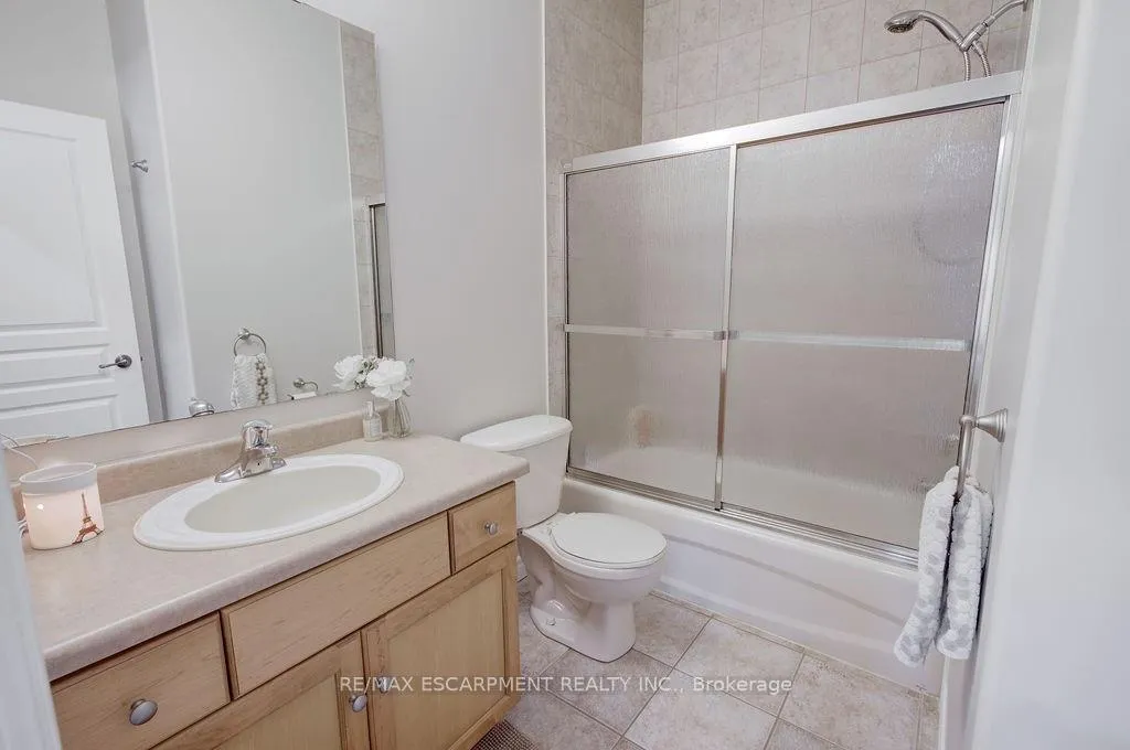 Photo 22 of 44 Irongate Drive, Brant, Paris — HOMEH