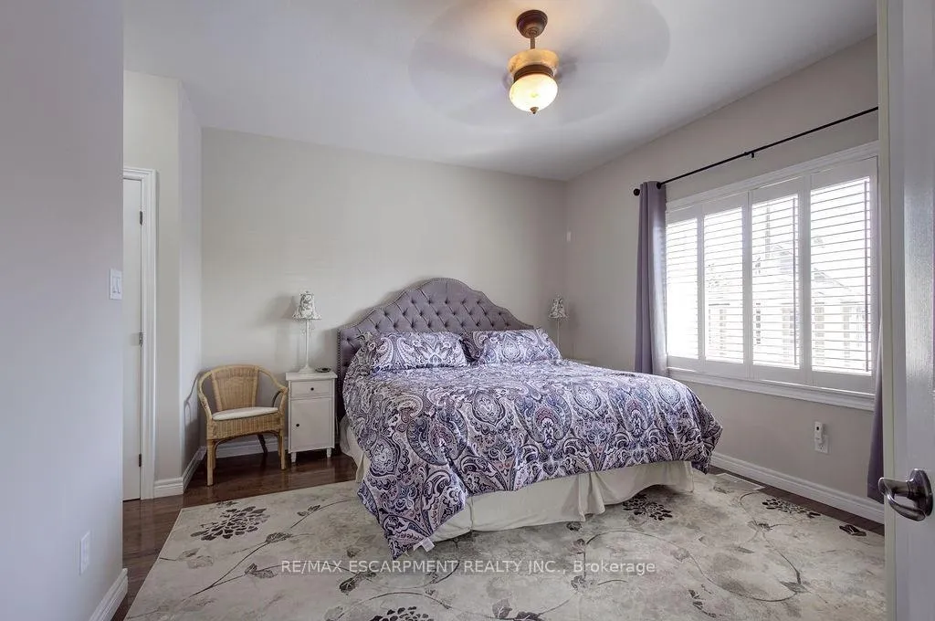 Photo 23 of 44 Irongate Drive, Brant, Paris — HOMEH