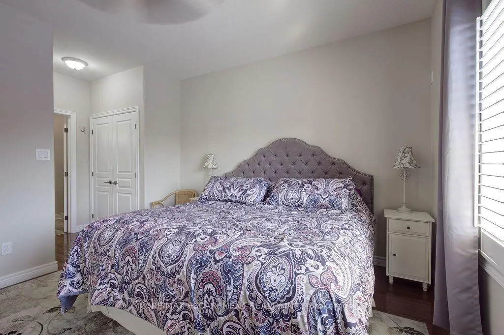 Photo 24 of 44 Irongate Drive, Brant, Paris — HOMEH