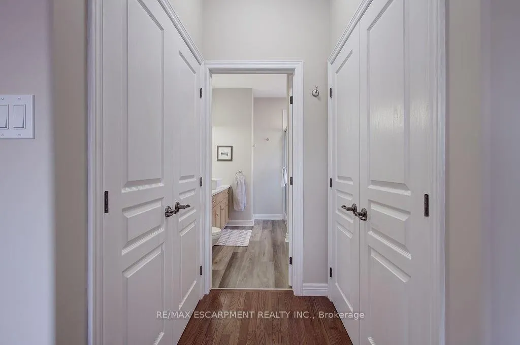 Photo 25 of 44 Irongate Drive, Brant, Paris — HOMEH