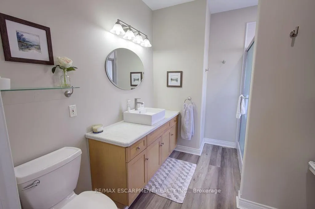 Photo 26 of 44 Irongate Drive, Brant, Paris — HOMEH
