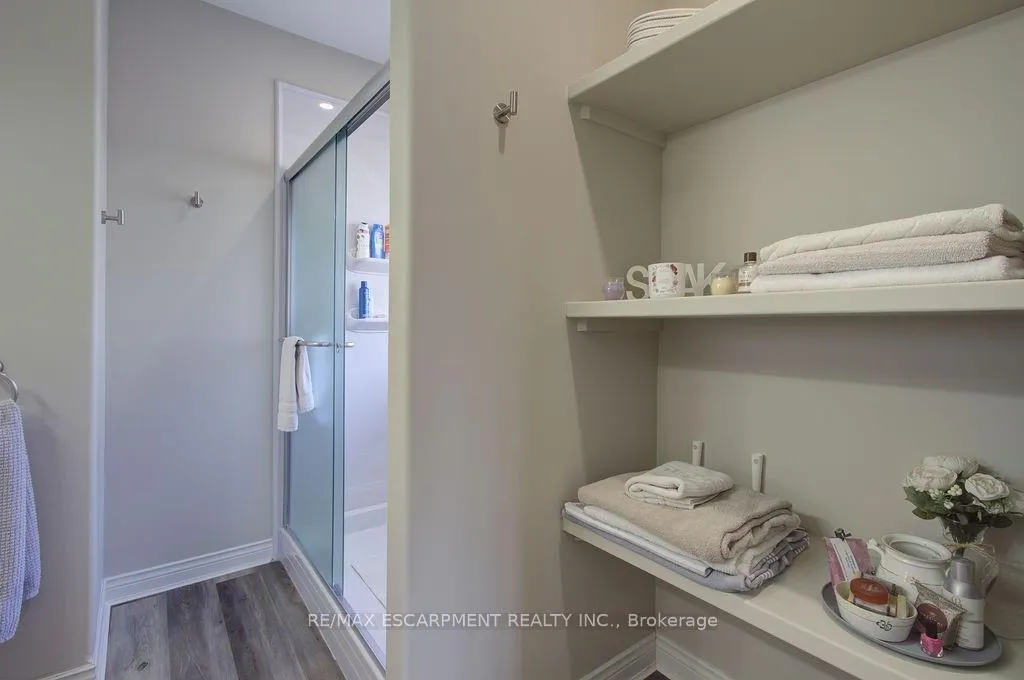 Photo 27 of 44 Irongate Drive, Brant, Paris — HOMEH