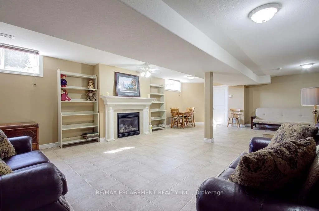 Photo 28 of 44 Irongate Drive, Brant, Paris — HOMEH