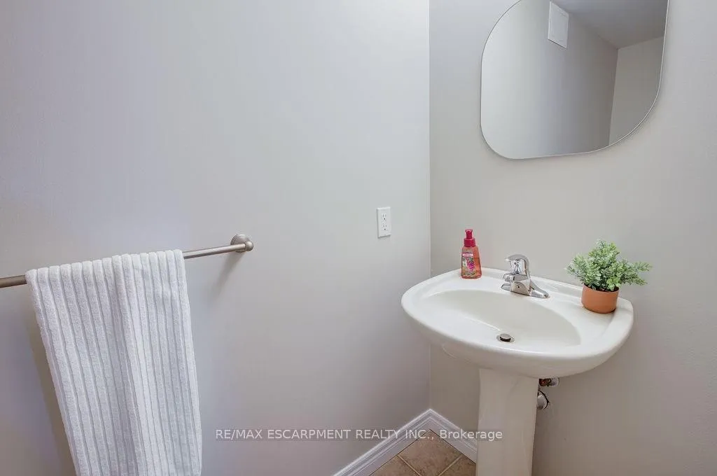 Photo 32 of 44 Irongate Drive, Brant, Paris — HOMEH