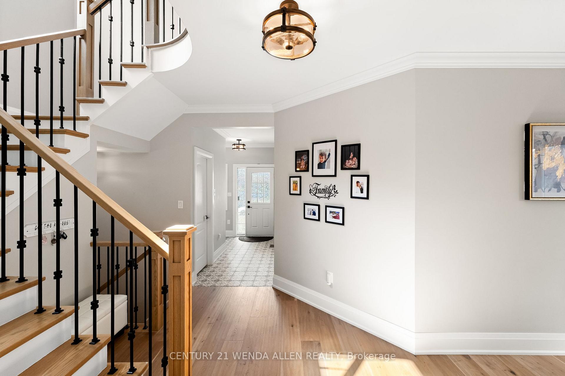 Photo 7 of 27 Page Place, Clarington, Courtice — HOMEH