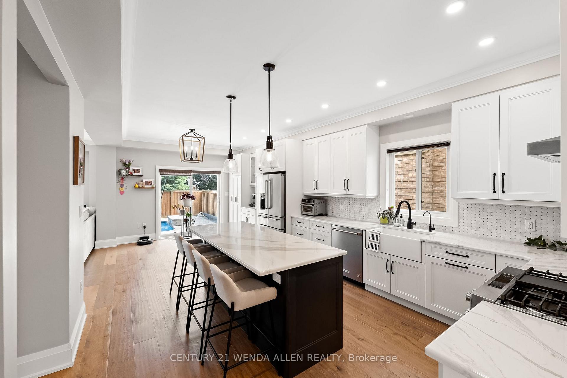 Photo 9 of 27 Page Place, Clarington, Courtice — HOMEH
