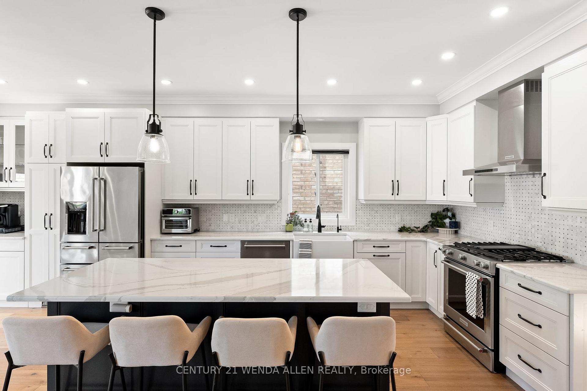 Photo 11 of 27 Page Place, Clarington, Courtice — HOMEH