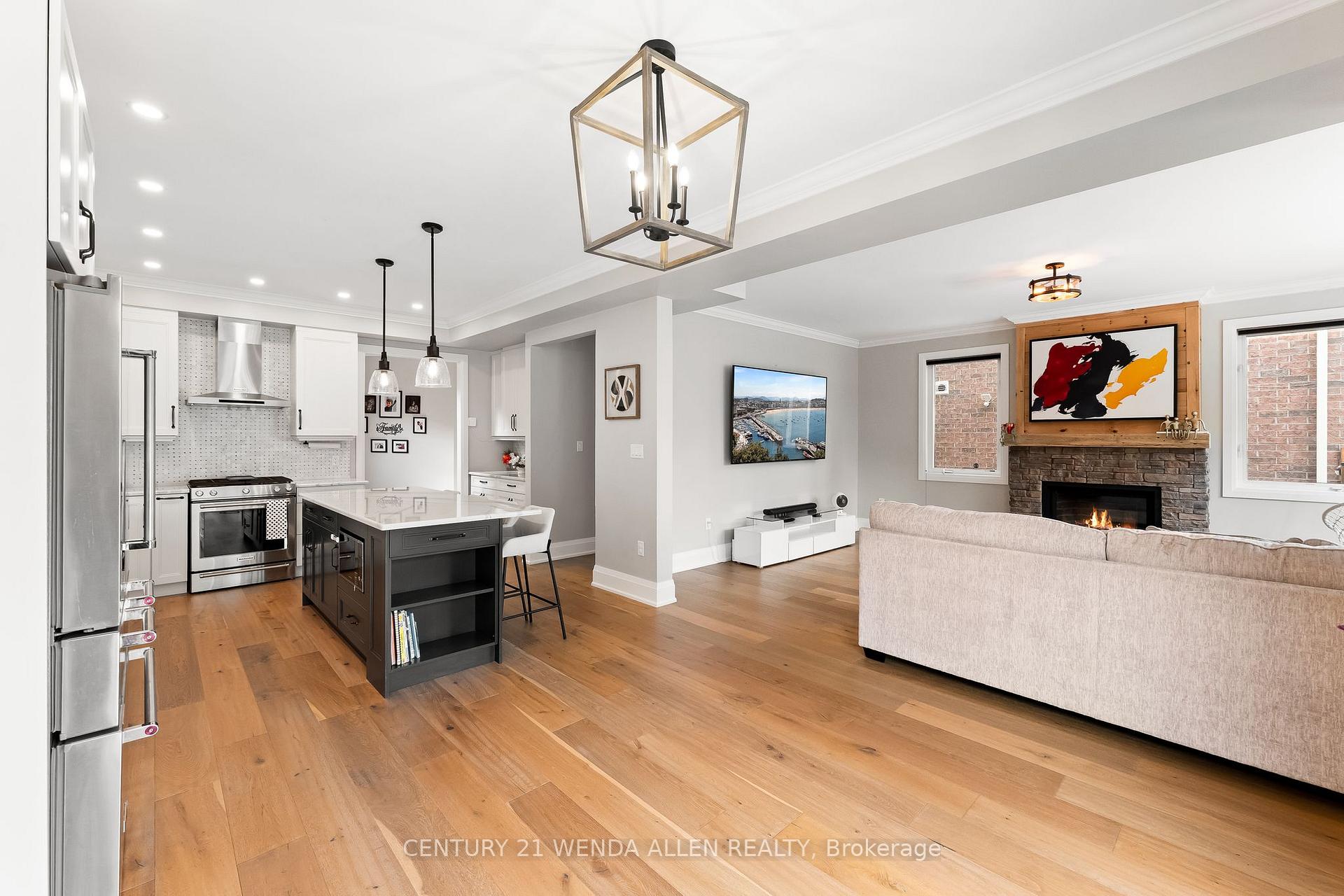 Photo 15 of 27 Page Place, Clarington, Courtice — HOMEH