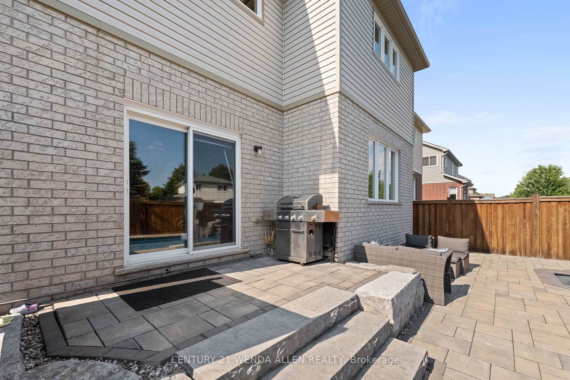Photo 42 of 27 Page Place, Clarington, Courtice — HOMEH