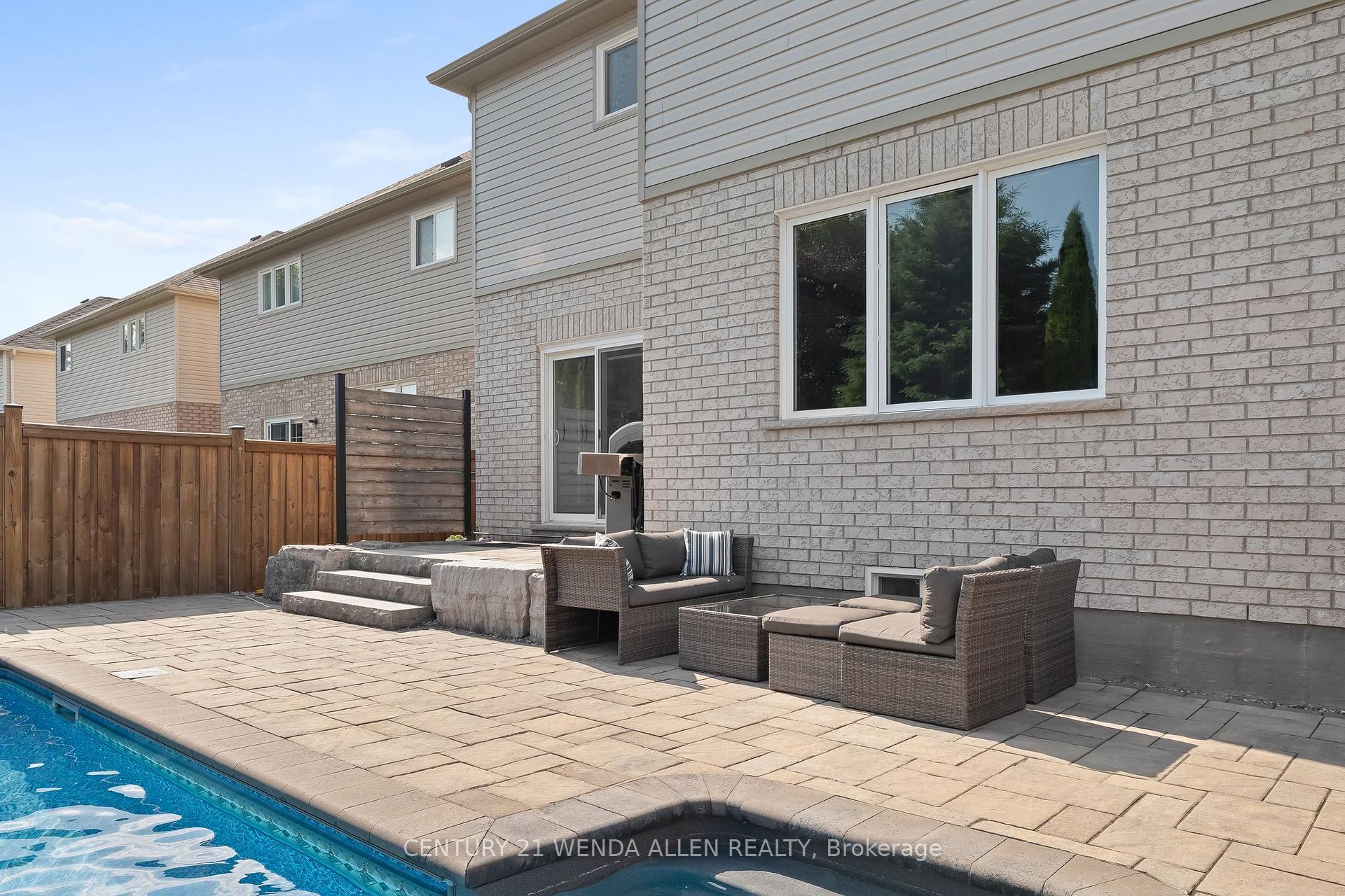Photo 43 of 27 Page Place, Clarington, Courtice — HOMEH