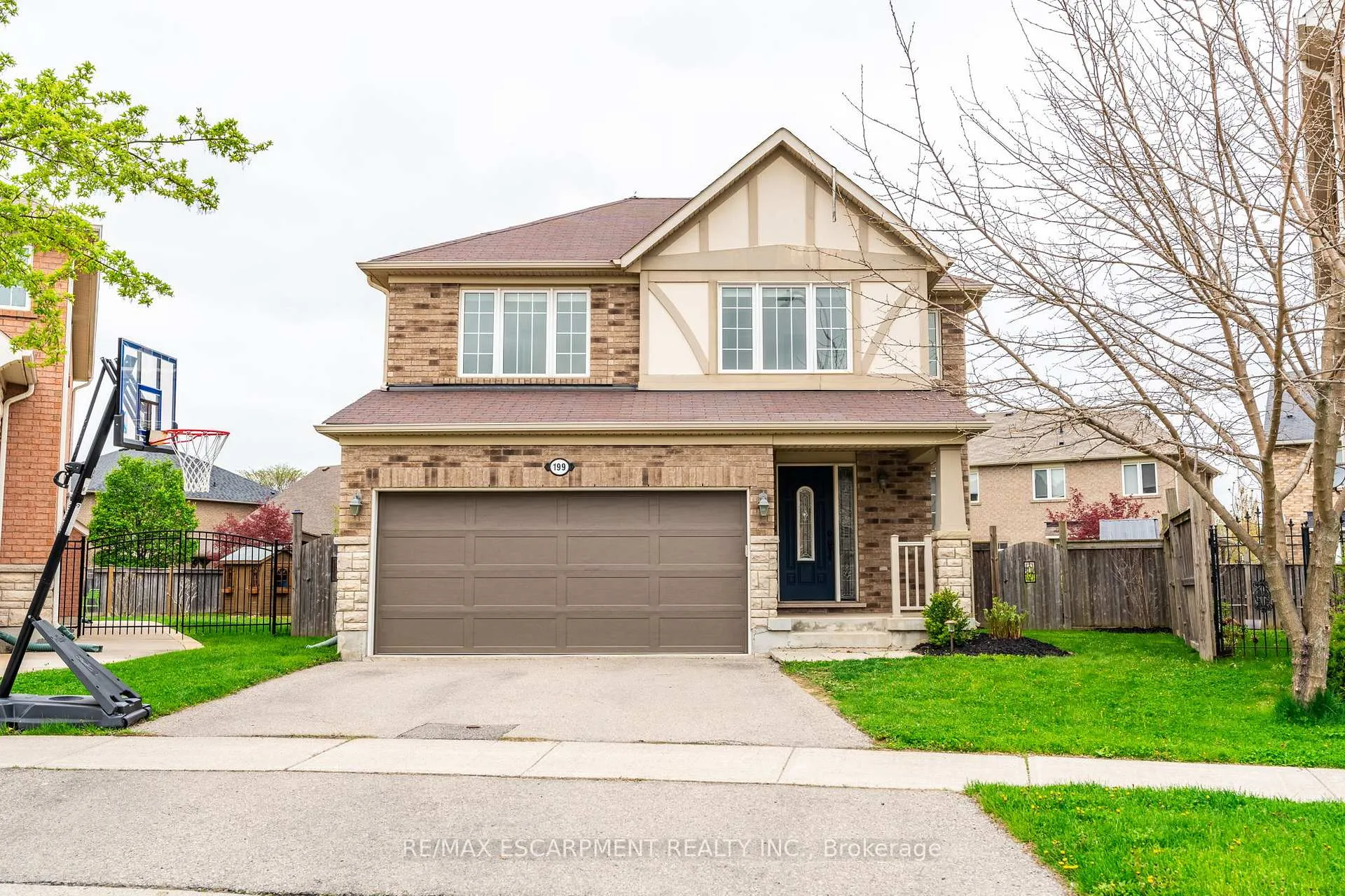Photo 1 of 199 Emick Drive, Hamilton, Ancaster — HOMEH