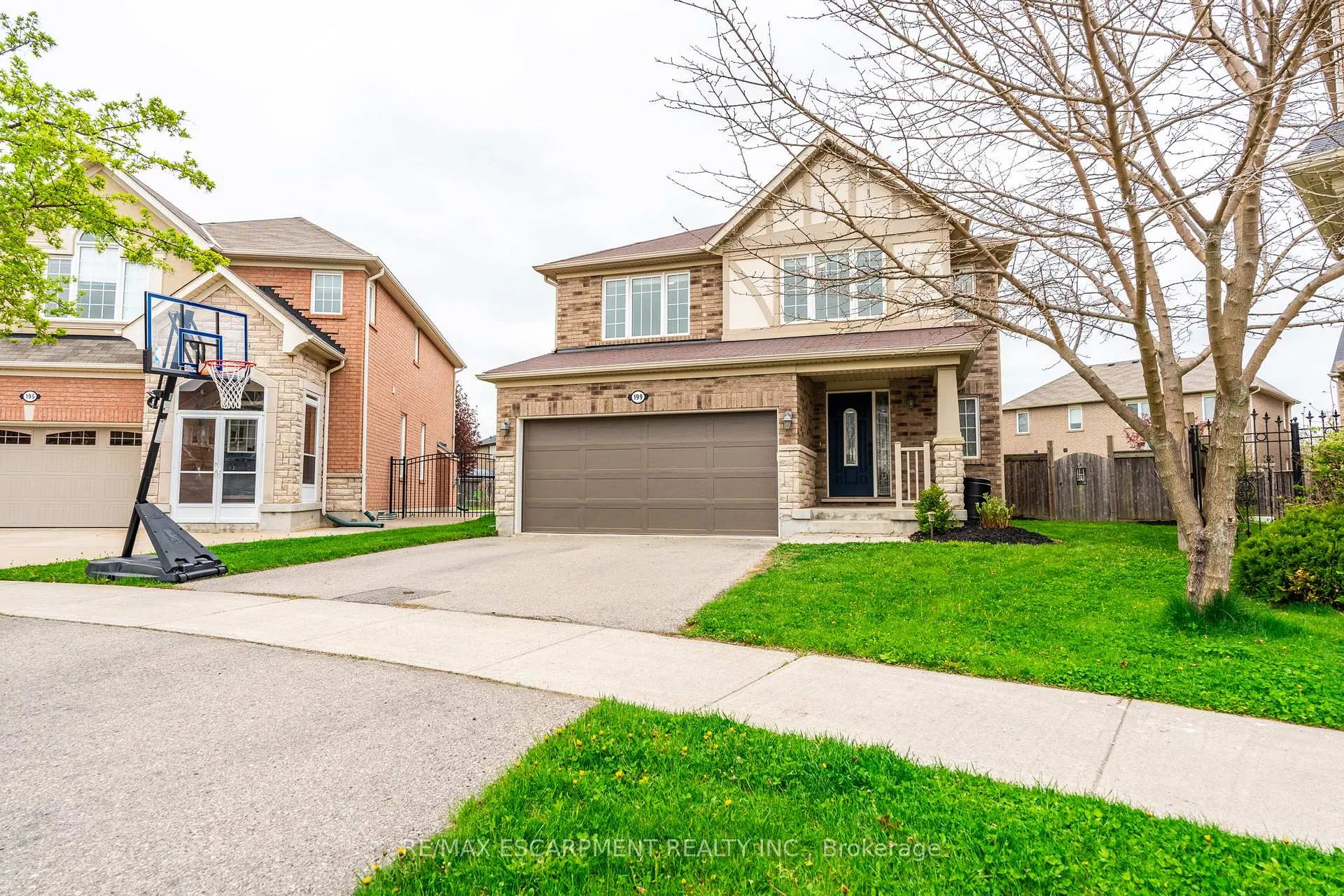 Photo 2 of 199 Emick Drive, Hamilton, Ancaster — HOMEH
