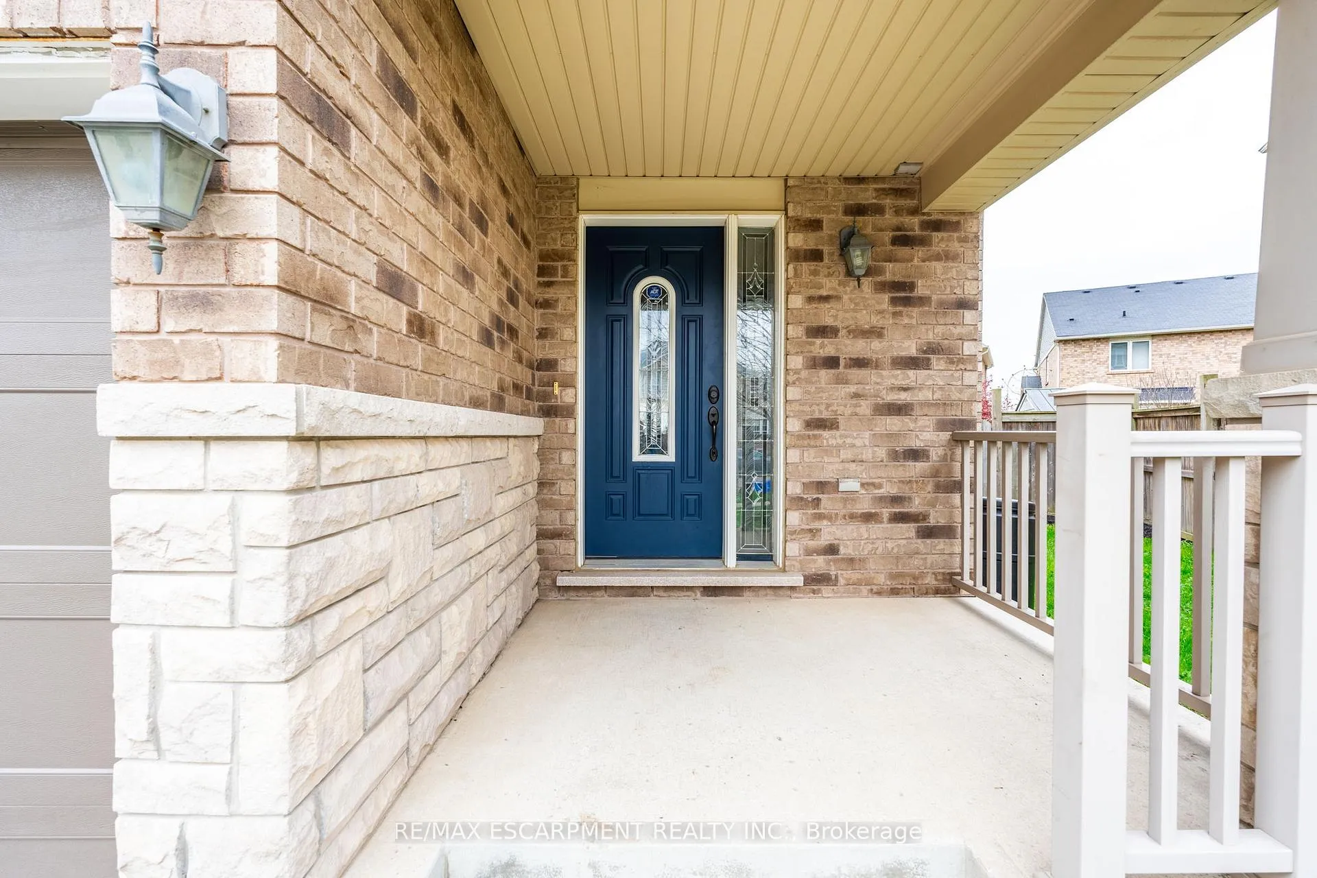 Photo 3 of 199 Emick Drive, Hamilton, Ancaster — HOMEH