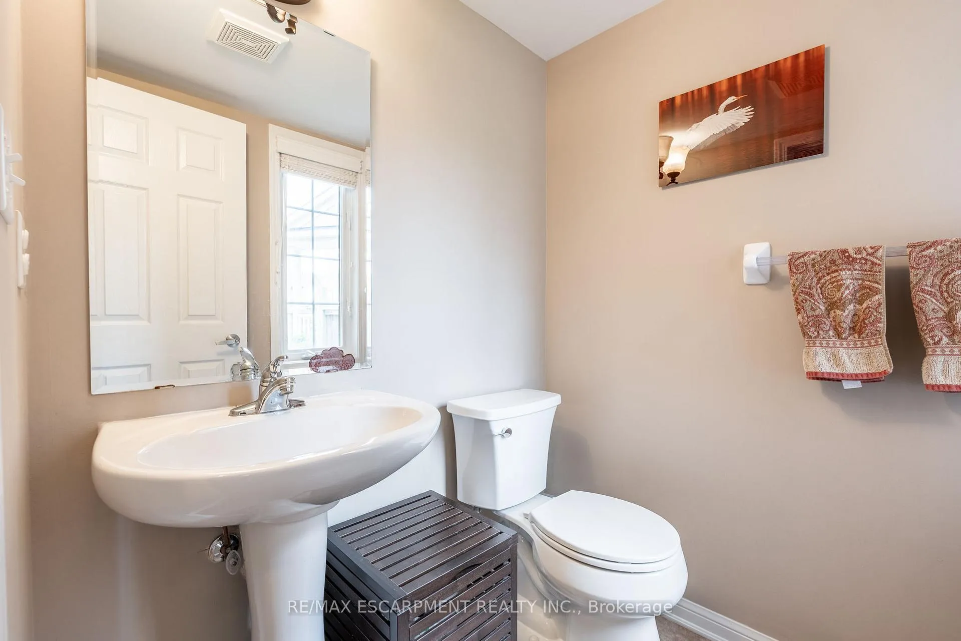 Photo 5 of 199 Emick Drive, Hamilton, Ancaster — HOMEH
