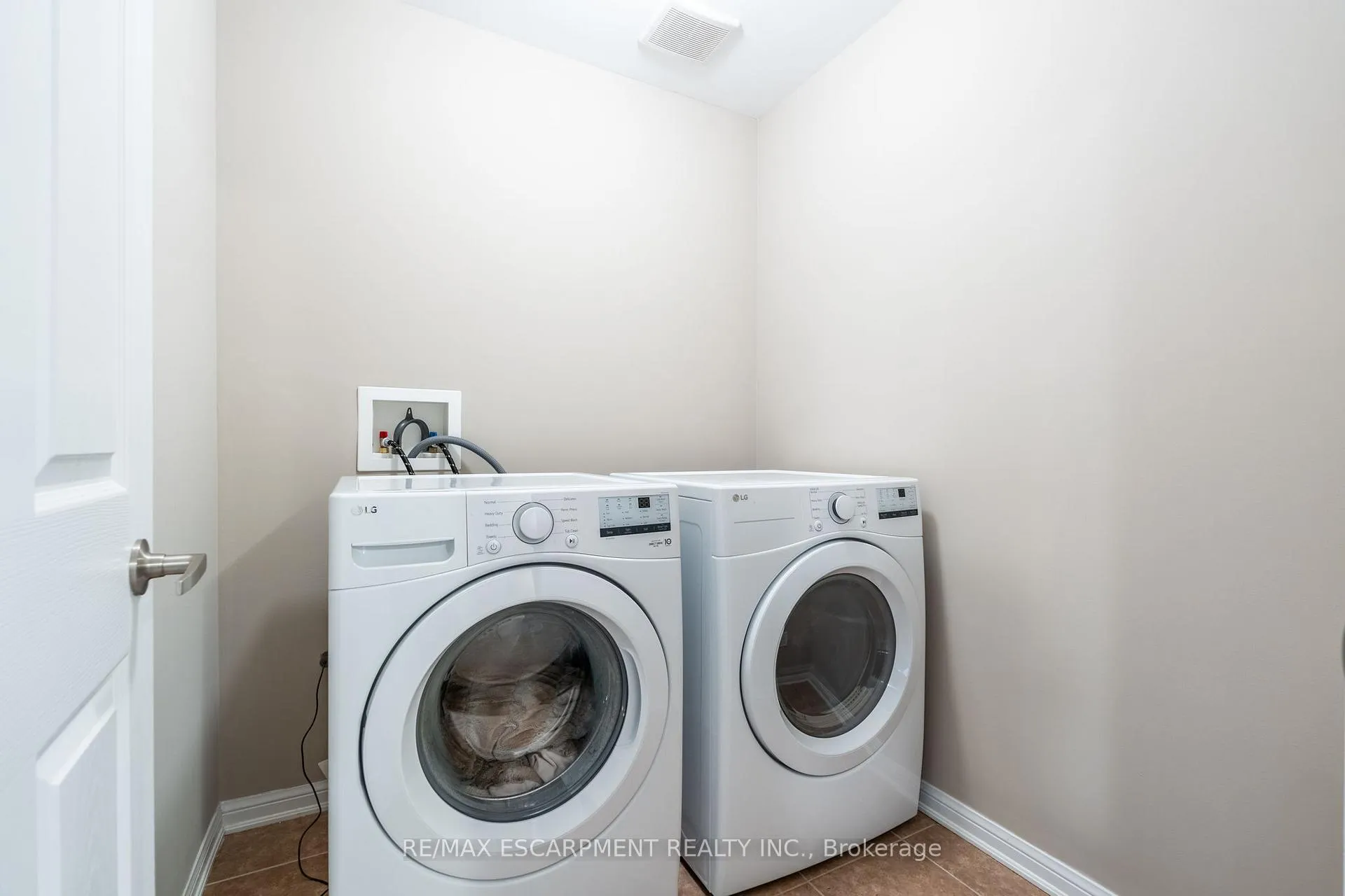 Photo 25 of 199 Emick Drive, Hamilton, Ancaster — HOMEH