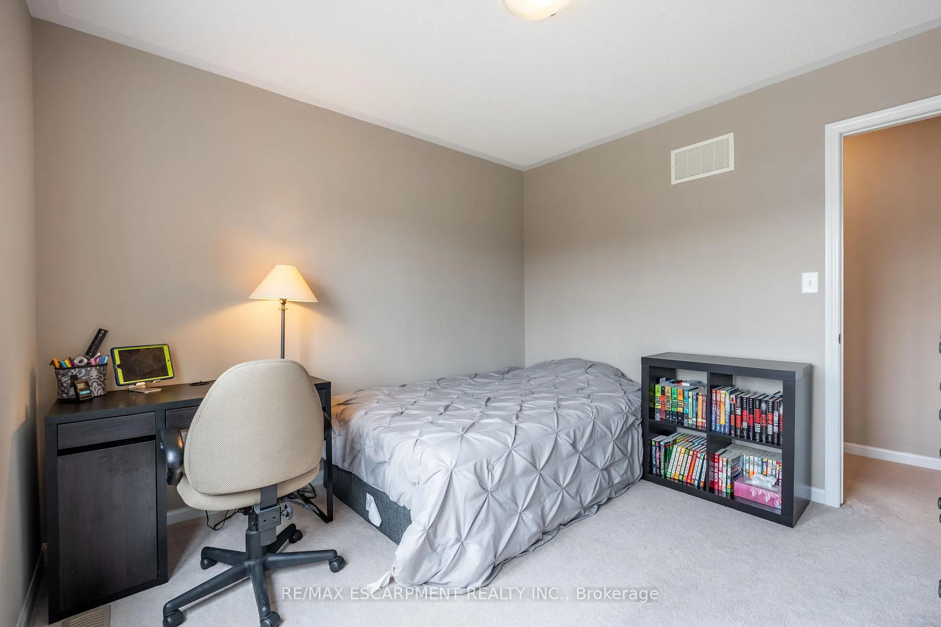 Photo 27 of 199 Emick Drive, Hamilton, Ancaster — HOMEH