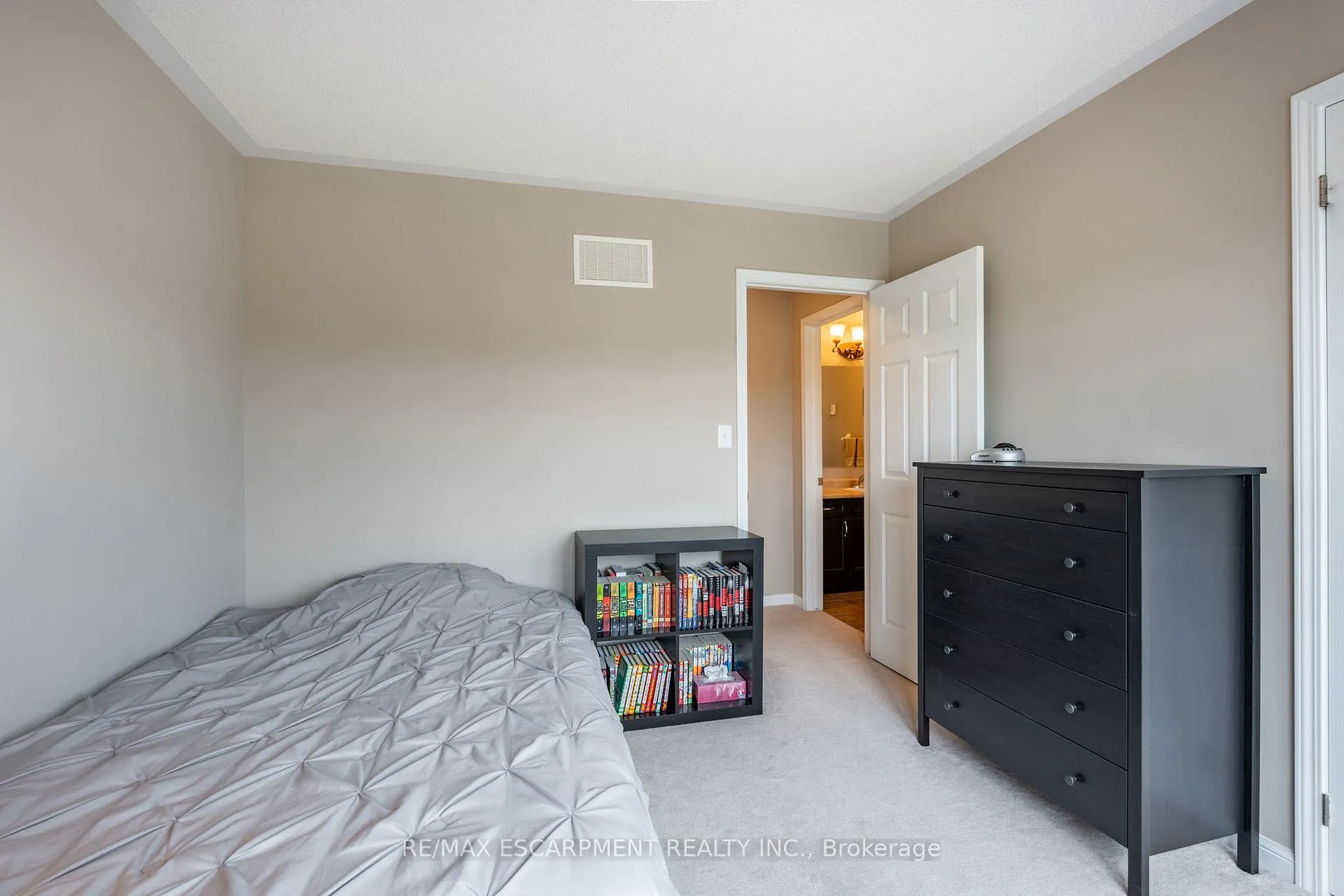 Photo 28 of 199 Emick Drive, Hamilton, Ancaster — HOMEH
